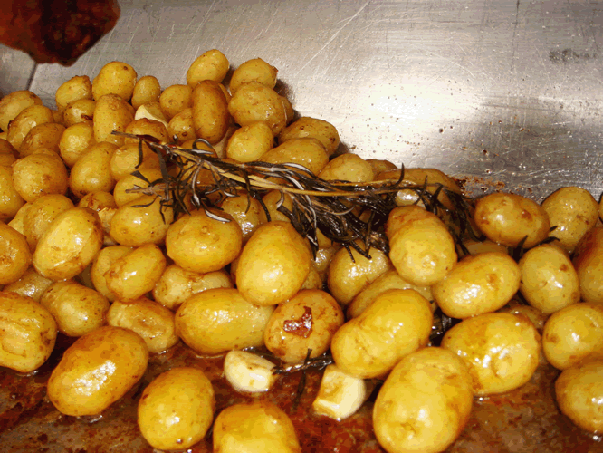 Roasted Baby New Potatoes with Garlic and Rosemary
